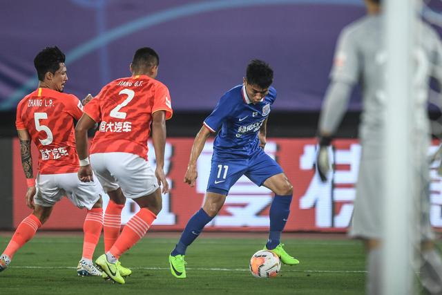 CBA罚单：黄荣奇停赛3场罚款15万 崔永熙罚2万